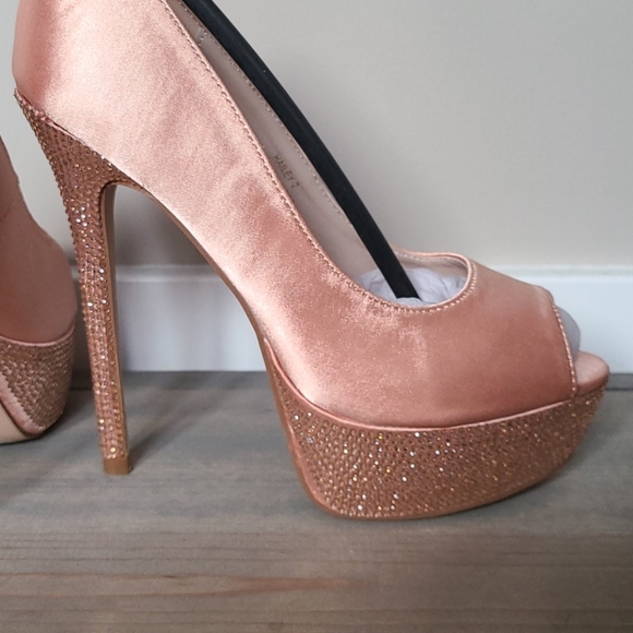 De Blossom Brand new in box peep toe heels 💎 - Picture 3 of 7